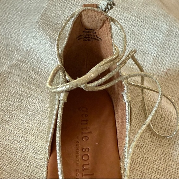 Gentle souls Demi wedges size 8M